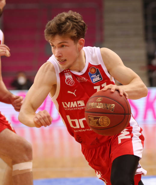 席是一个严 席是一个严